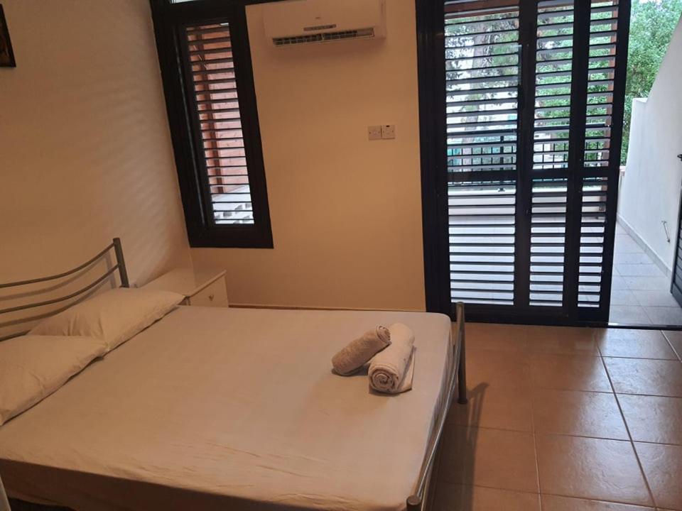 Lovely 2 Bedrooms In The Tourist Area In Paphos . Exterior foto